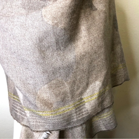 Gap Scarf Wrap Oversized Tan Touch Of Yellow Very Soft Wrap - Picture 11 of 13